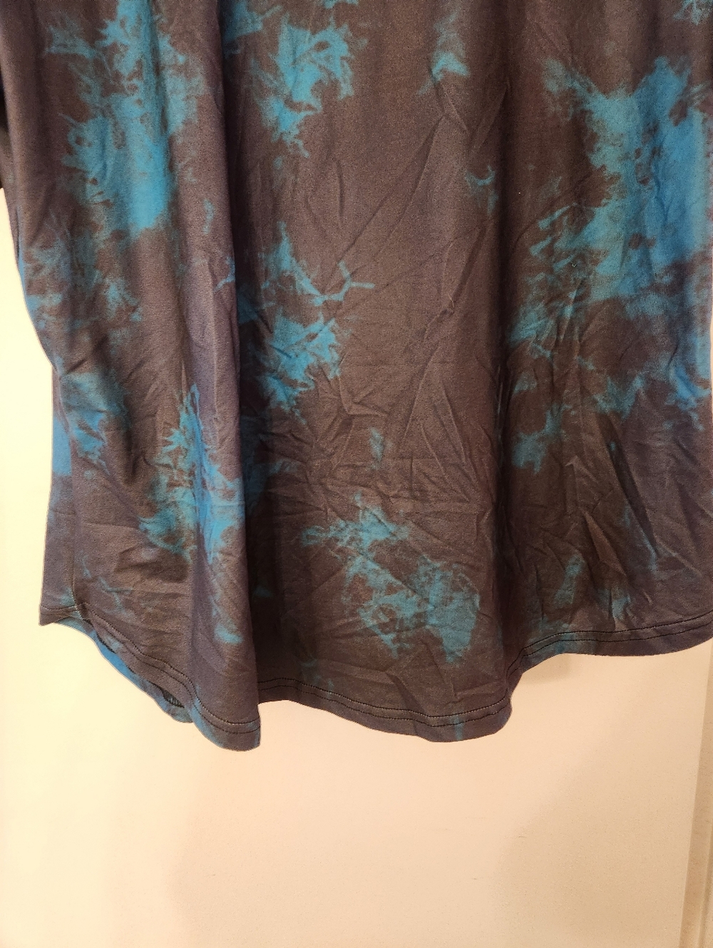 Black and Teal Tie-Dye Button Back Short Sleeve Bloused - Picture 5 of 5